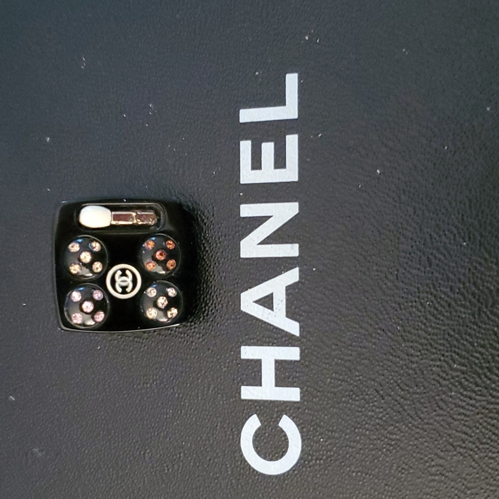 Vintage Chanel "Eye Shadow Make Up Pallette" Pin (authentic)
